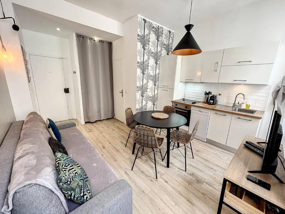Appartement Lumineux Au Coeur De La Joliette Marseille Luaran gambar