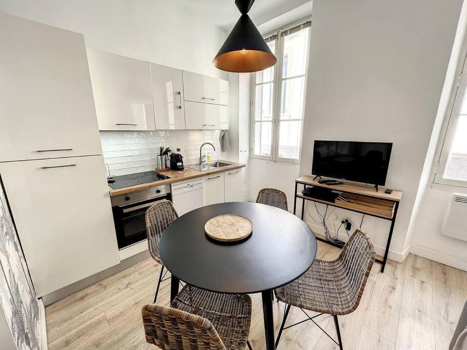 Appartement Lumineux Au Coeur De La Joliette Marseille Luaran gambar