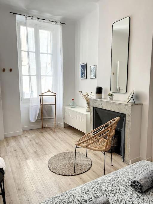 Appartement Lumineux Au Coeur De La Joliette Marseille Luaran gambar